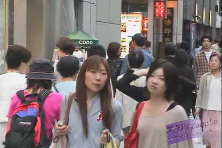 日本各种美女群踩玩弄